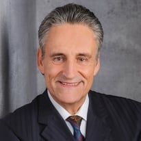 Andreas_Headshot (1).jpg